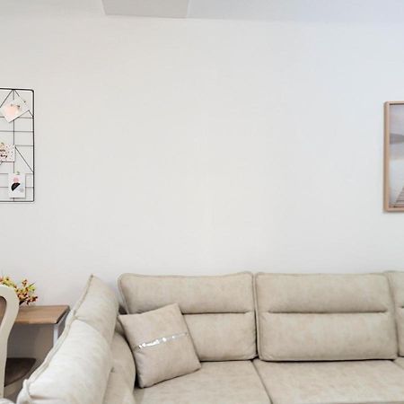 One-Bedroom Gem By The Square Tiranë Eksteriør bilde