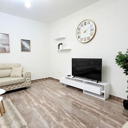 One-Bedroom Gem By The Square Tiranë Eksteriør bilde