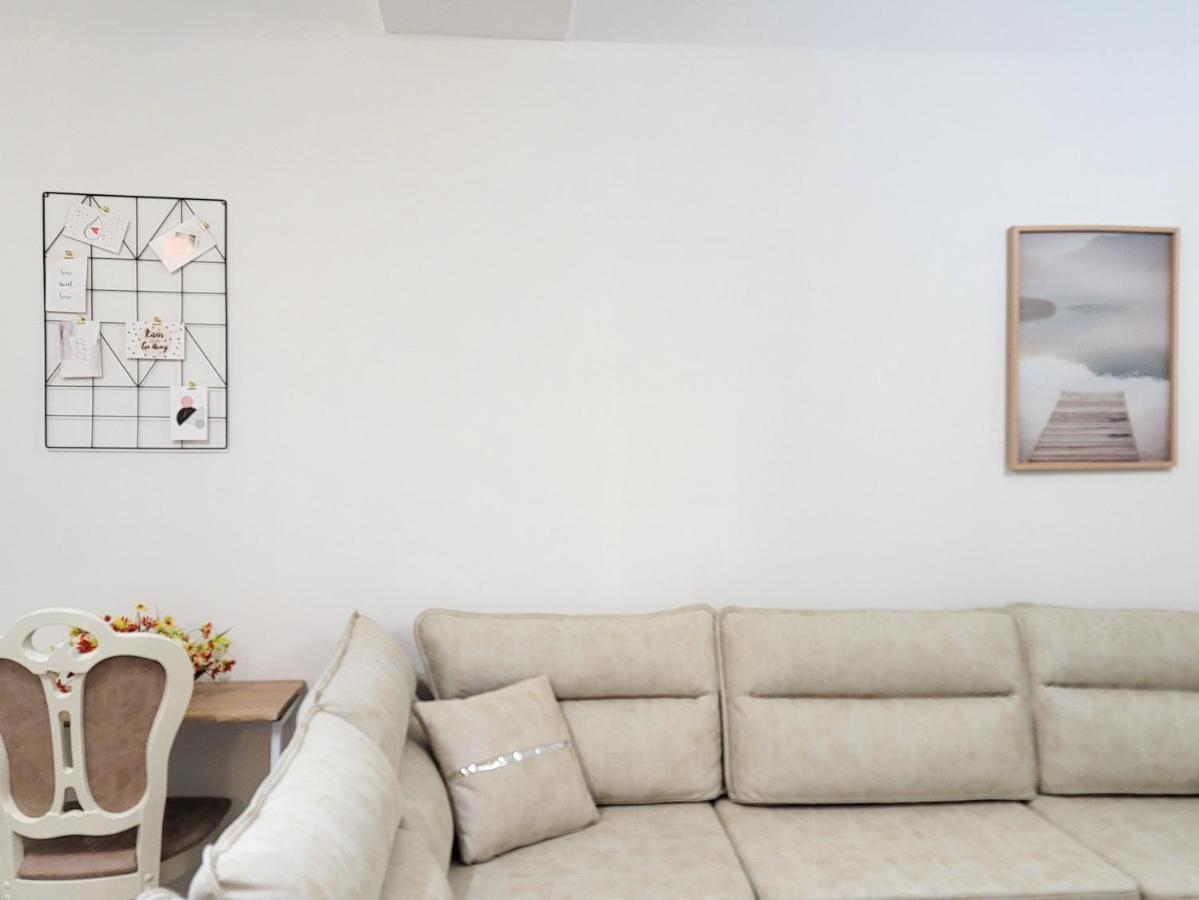 One-Bedroom Gem By The Square Tiranë Eksteriør bilde