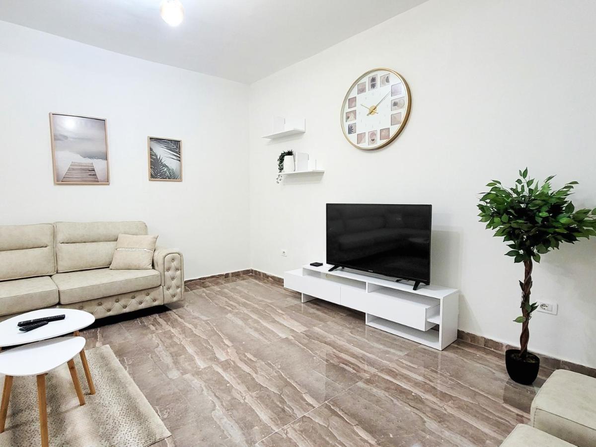 One-Bedroom Gem By The Square Tiranë Eksteriør bilde