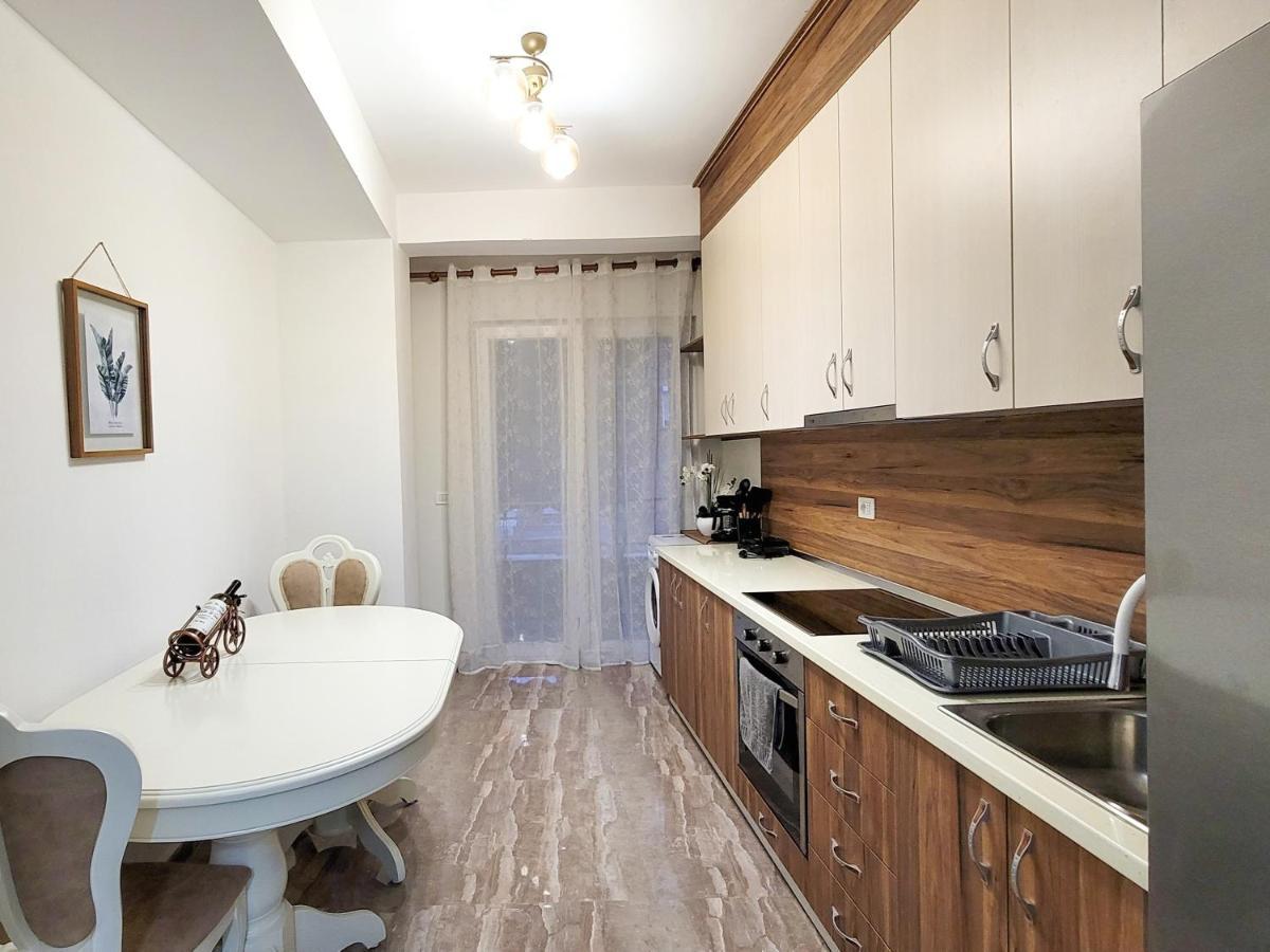 One-Bedroom Gem By The Square Tiranë Eksteriør bilde