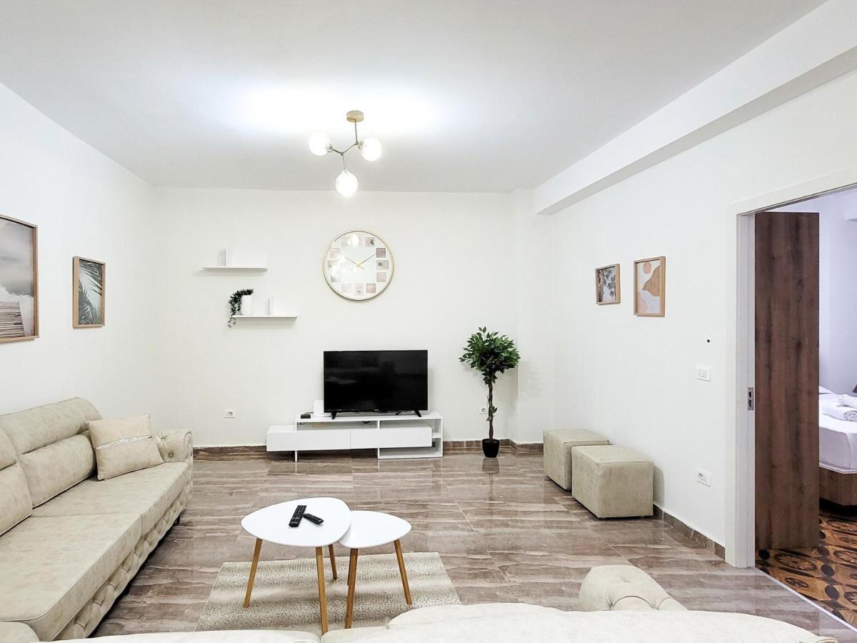 One-Bedroom Gem By The Square Tiranë Eksteriør bilde