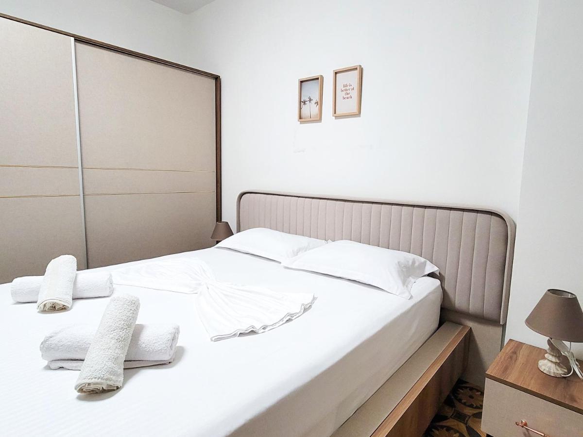 One-Bedroom Gem By The Square Tiranë Eksteriør bilde