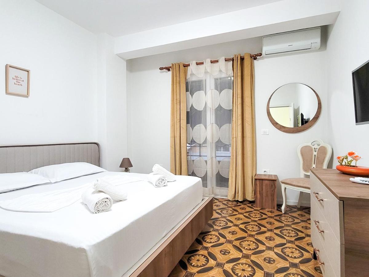 One-Bedroom Gem By The Square Tiranë Eksteriør bilde