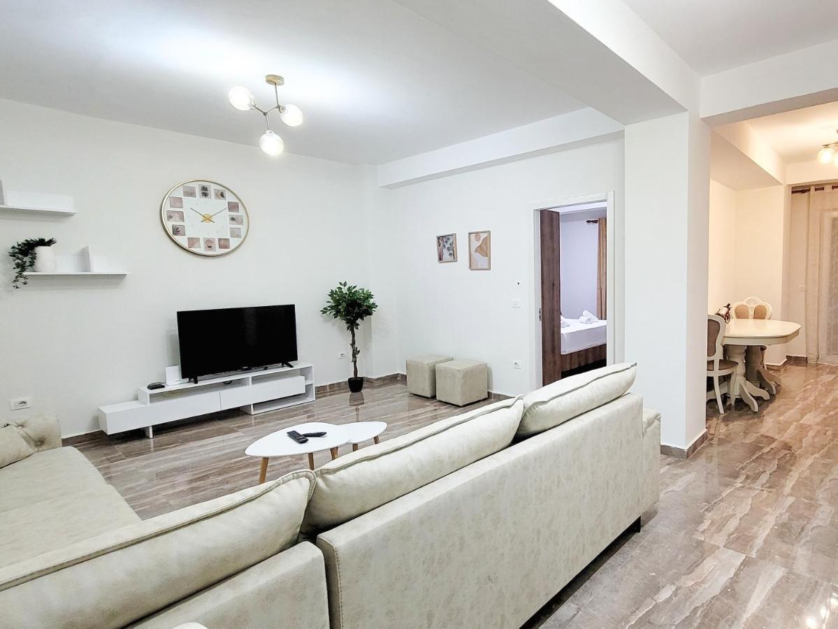 One-Bedroom Gem By The Square Tiranë Eksteriør bilde