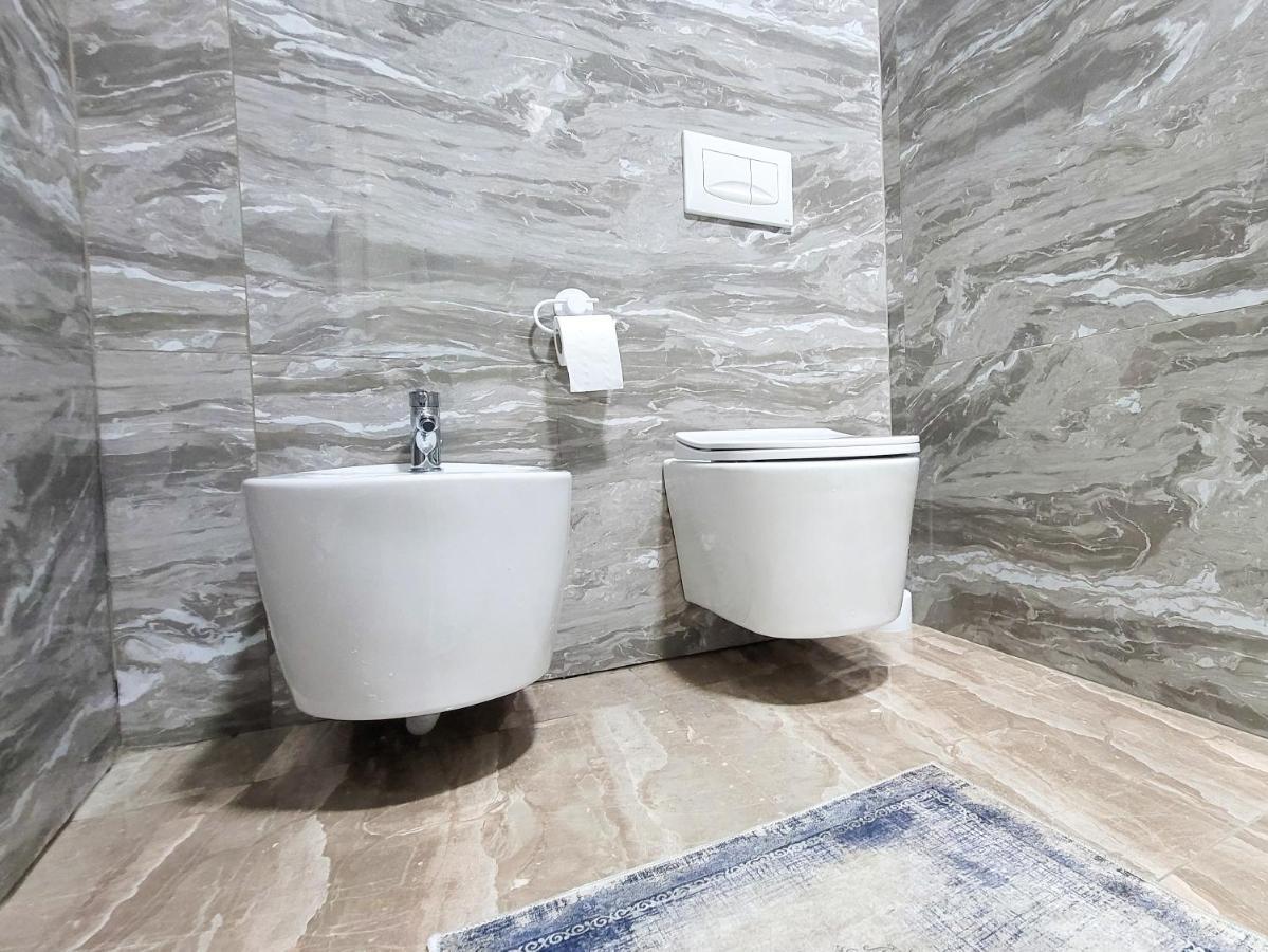 One-Bedroom Gem By The Square Tiranë Eksteriør bilde